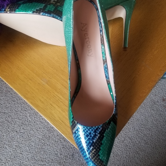 Shoes - Picture 6 of 6